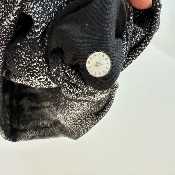 Lululemon Womens Sz 4 High Waisted Wunder Under Crops Luon Black White Hazy Days - Picture 4 of 5